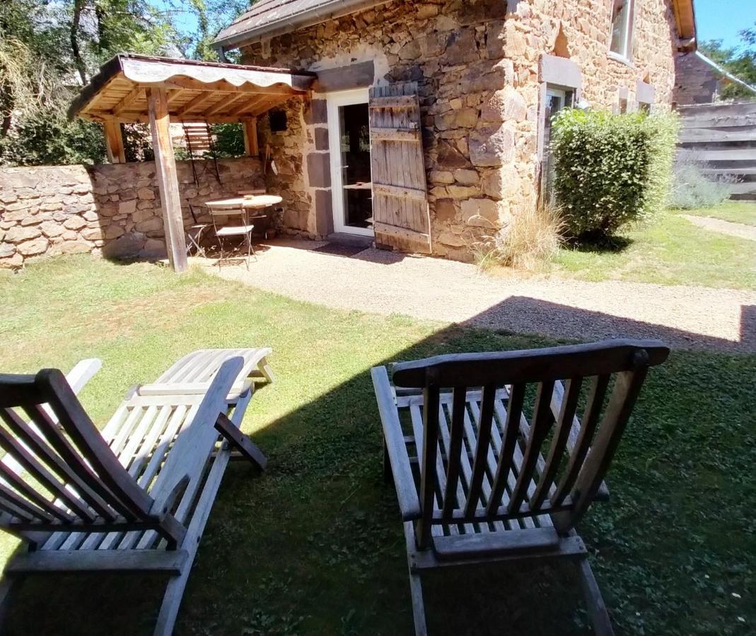 Suites De Campagne Les Eydieux, Petits Dejeuners Inclus Saint-Angel  Exterior photo